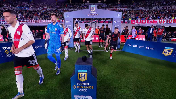 Liga Argentina: River Plate 2-0 Barracas Central